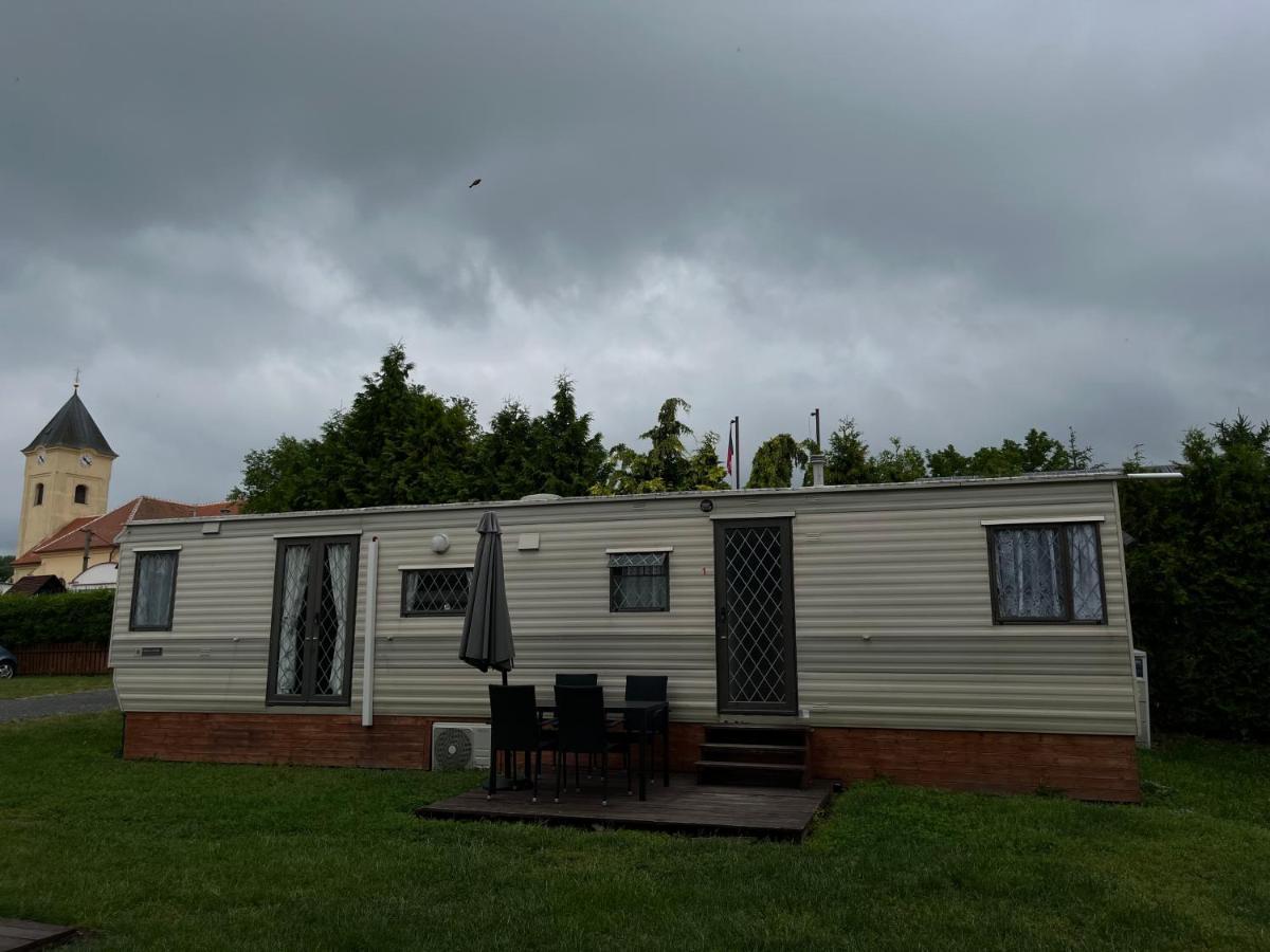 Autocamp Free Star - Mobilheimy Apartment Strachotin Exterior photo